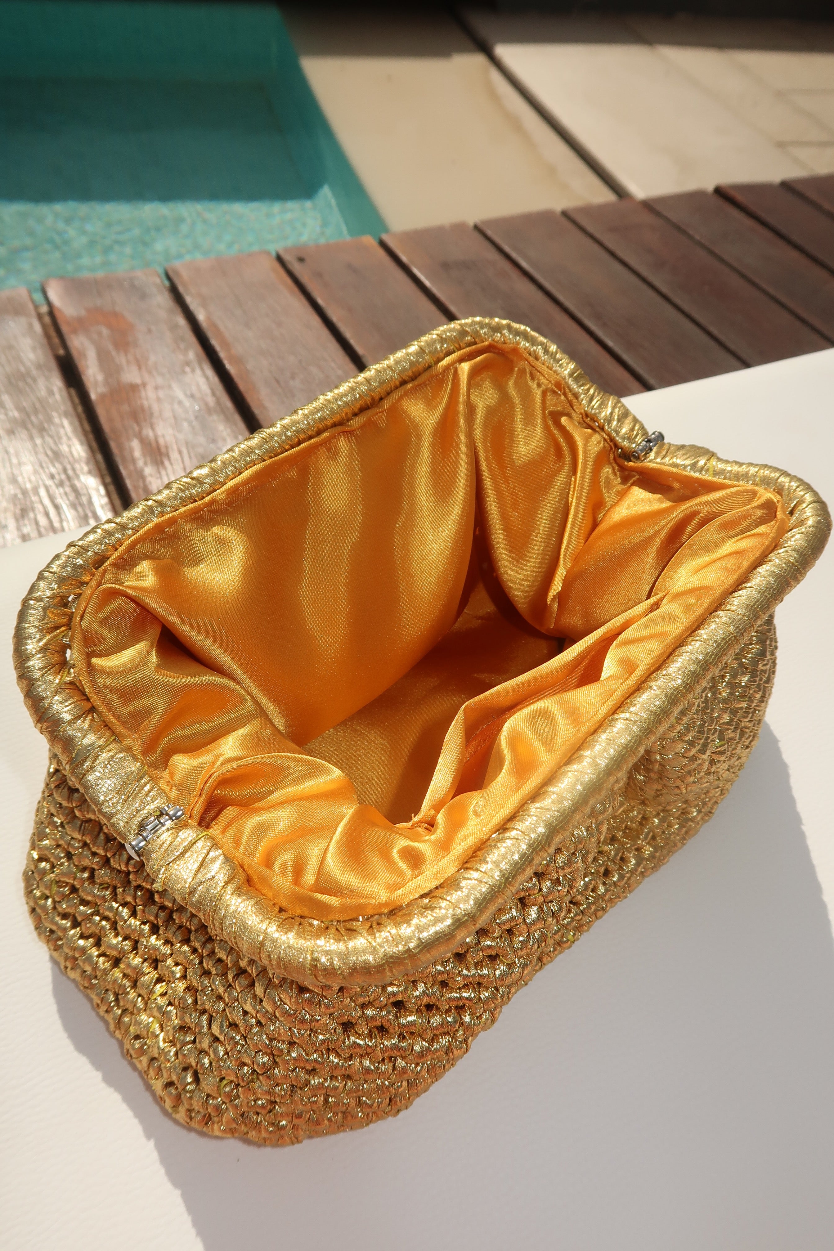 OIA METALLIC CLUTCH - GOLD