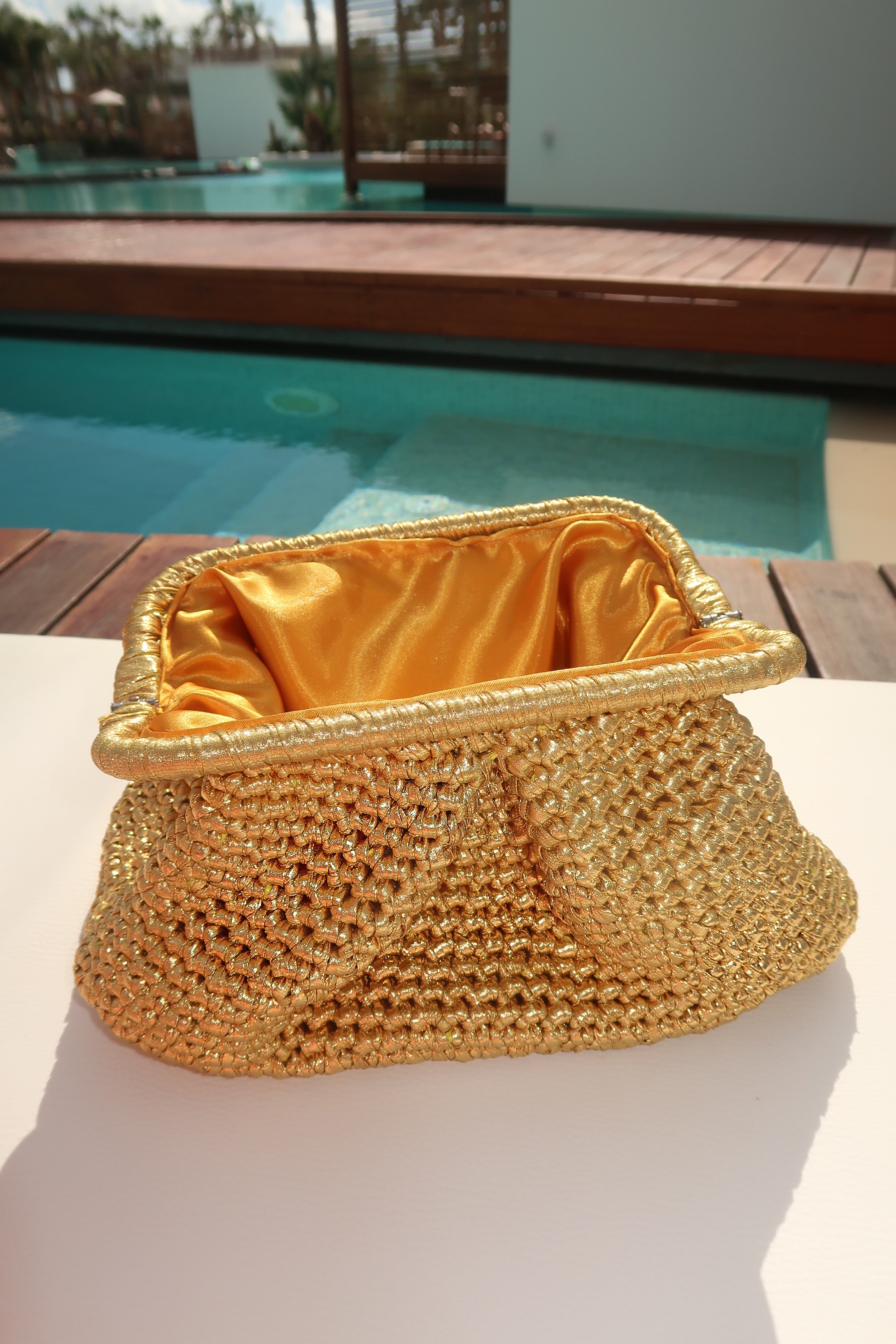 OIA METALLIC CLUTCH - GOLD